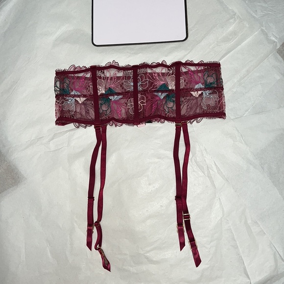 (L) 2pcs Victoria’s Secret Floral Embroidered Set Garter and Thong Panty - Picture 9 of 14